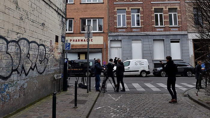 Une journaliste italienne attaquée en plein direct à Molenbeek - VIDEO